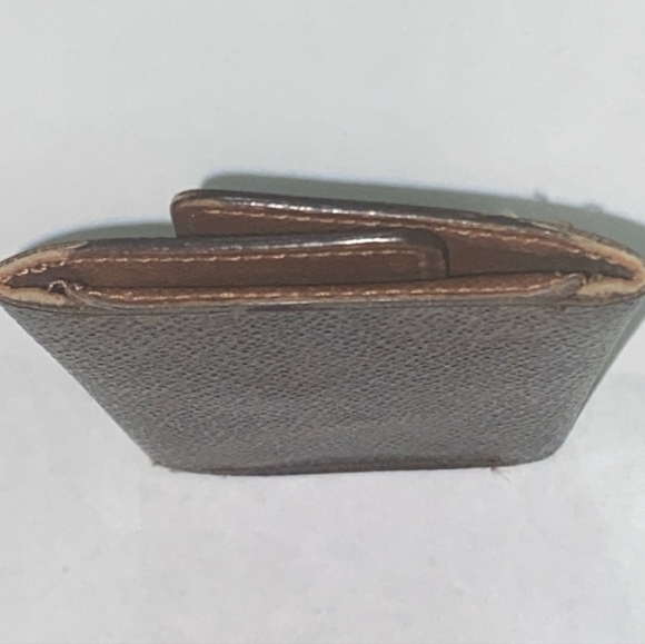 Authentic Louis Vuitton 6 Key/Card Holder - Picture 5 of 13